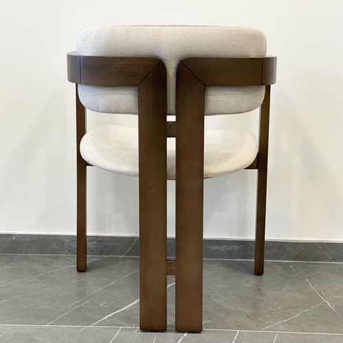 Chaise en bois massif avec dossier incurvé – Style contemporain naturel